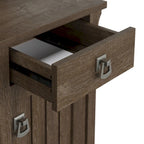 Petit bureau d'ordinateur avec étagère de rangement sur le dessus