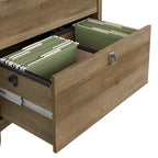 Petit bureau d'ordinateur avec étagère de rangement sur le dessus