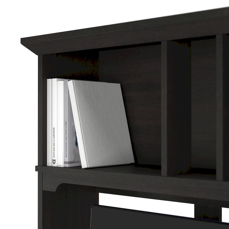 Petit bureau d'ordinateur avec étagère de rangement sur le dessus