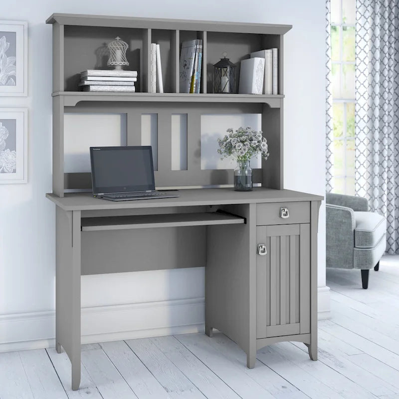 Petit bureau d'ordinateur avec étagère de rangement sur le dessus