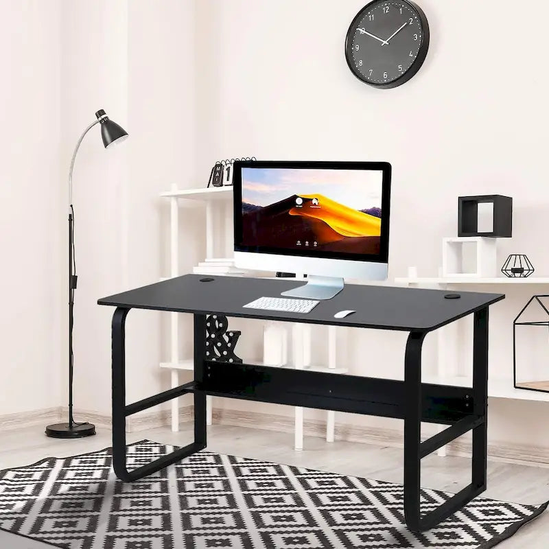 Bureau d'ordinateur moderne en métal noir avec étagères de rangement pour usage personnel