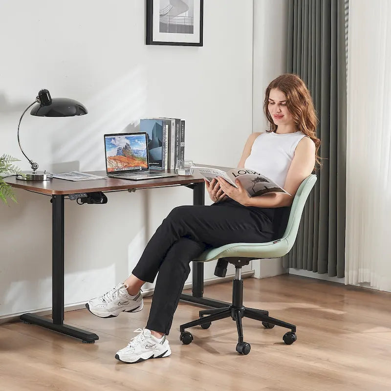 Chaise de bureau ergonomique sans accoudoirs avec roulettes