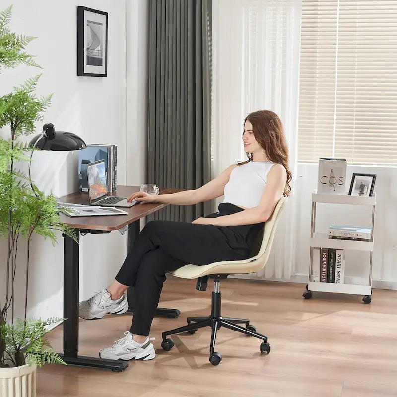 Chaise de bureau ergonomique sans accoudoirs avec roulettes